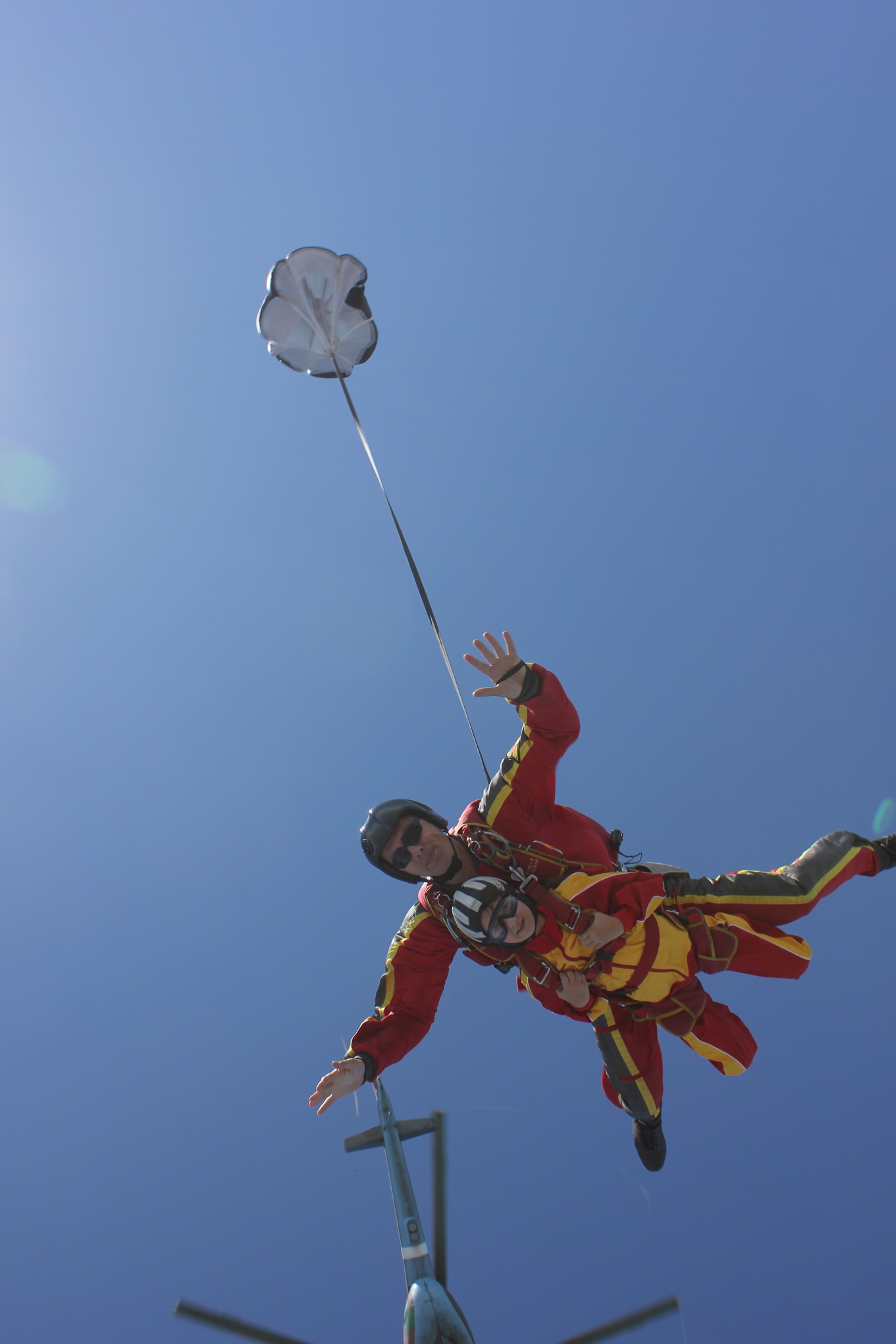 Первый прыжок с парашютом в тандеме с инструктором Алины