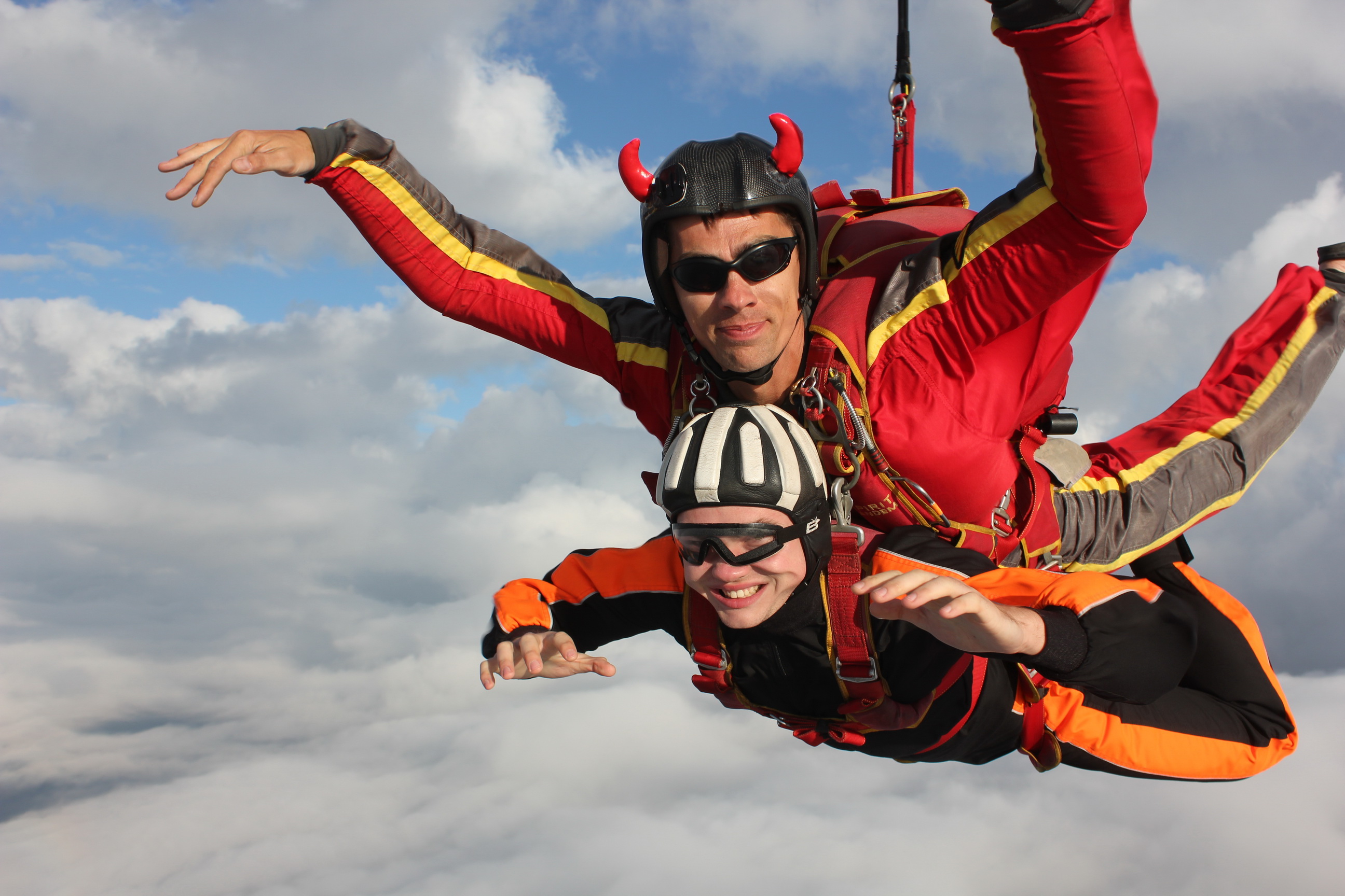 Первый прыжок с парашютом в тандеме с инструктором Никиты