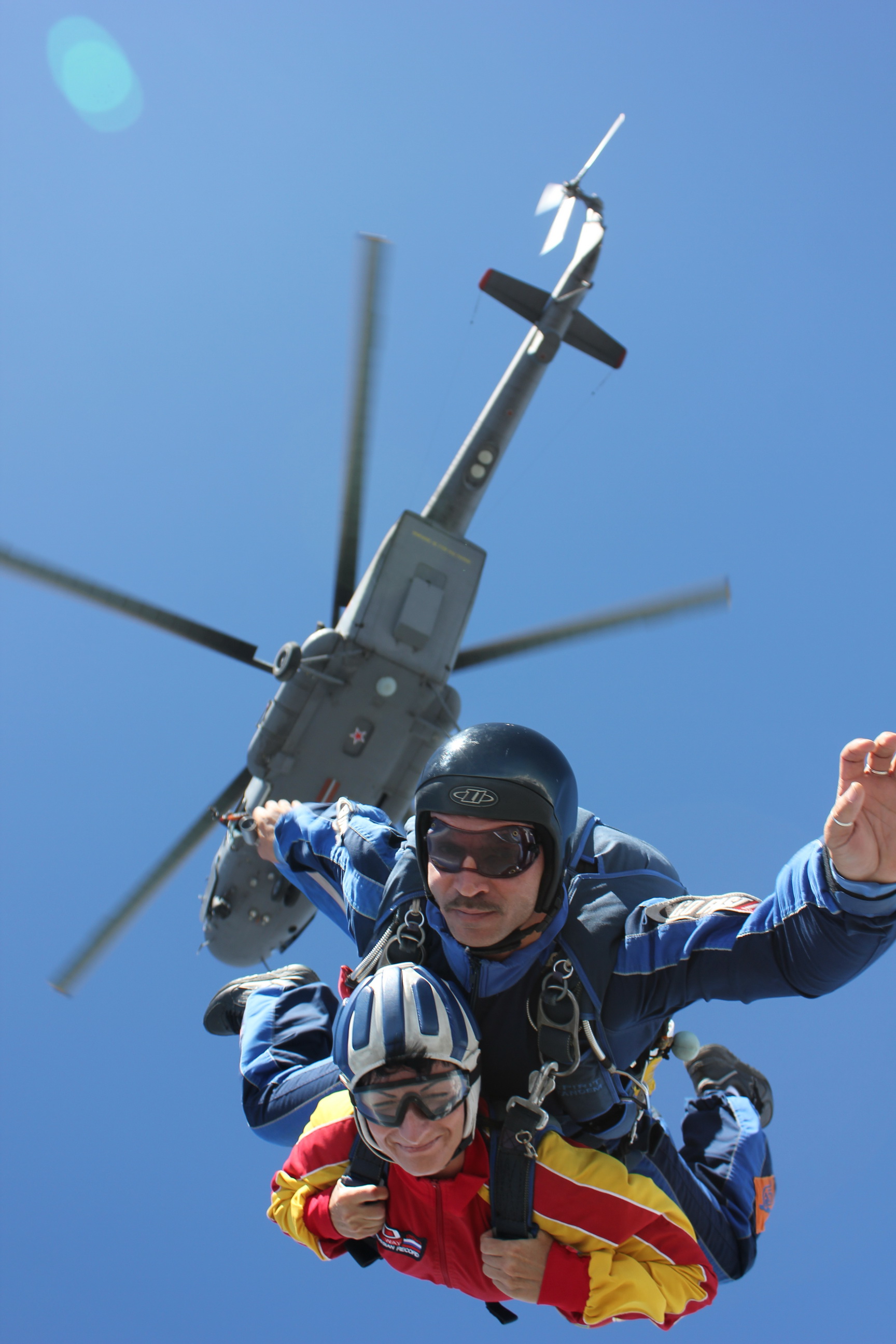Первый прыжок с парашютом в тандеме с инструктором Светланы